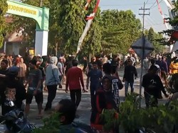 Tawuran Pecah Saat Karnaval HUT RI di Jombang