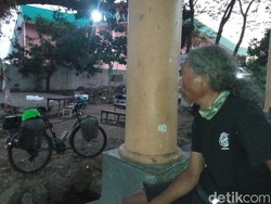 Kisah Wing Sentot Menjelajah Nusantara dengan Mengayuh Sepeda