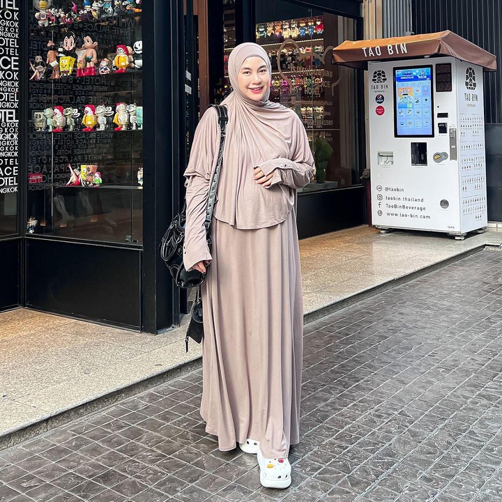 <p>Anisa Rahma sempat harus disuntik pengencer darah saat menjalani kehamilan pertamanya yang kembar. Hal itu dilakukan lantaran Anisa memiliki riwayat pengentalan darah yang dapat berisiko menyebabkan komplikasi. (Foto: Instagram @anisarahma_12)</p>