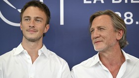 Daniel Craig Bikin Lawan Main Jadi Grogi di Film Queer