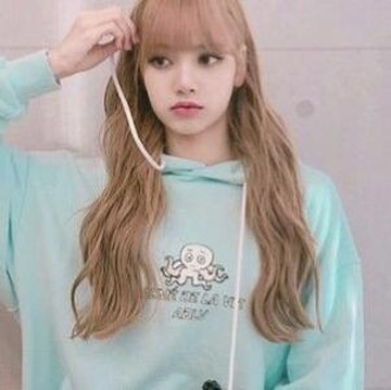 7 Inspirasi Tampil Cute dengan Hoodie ala K-style, Buat Hangout sama Bestie!