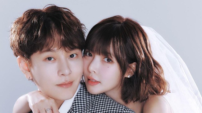 HyunA dan Yong Jun-hyung Berbagi Sekilas tentang Pernikahan Mereka yang Mendekati dengan Foto Menawan