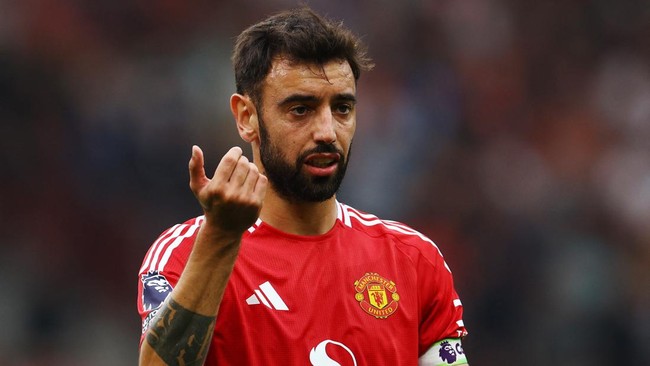 Kapten Manchester United Bruno Fernandes memberikan pandangannya menjelang peralihan pelatih dari Ruud van Nistelrooy ke Ruben Amorim.