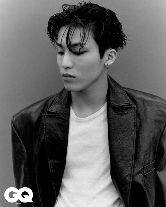 Tidaklah mudah bagi Park Jeongwoo TREASURE untuk mengambil peran sebagai vokalis utama dalam tim. Itulah mengapa ia merasa bangga ketika menyadari bahwa ia semakin dekat ke tujuan yang ingin ia capai dengan terus berlatih. / Foto: instagram.com/gq_korea