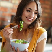 Jadikan Favoritmu, 5 Makanan Terbaik Ini Bikin Kulit Bersih, Glowing, dan Awet Muda!