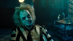Tim Burton Kebanjiran Pujian Kritikus lewat Beetlejuice 2