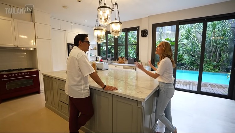 Dapur rumah Bunga Citra Lestari