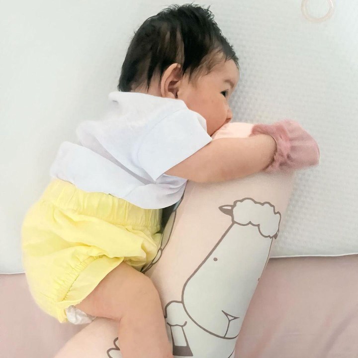 <p>Netizen lantas meninggalkan banyak pujian untuk Gabriella. Di kolom komentar, ada yang menyebut ia sangat cantik seperti sang ibunda. "Wiiii cantiknyaaa.. kayak mamanyaaa matanya bagus," ungkap @vera****. (Foto: Instagram @gabriellasumargo)</p>