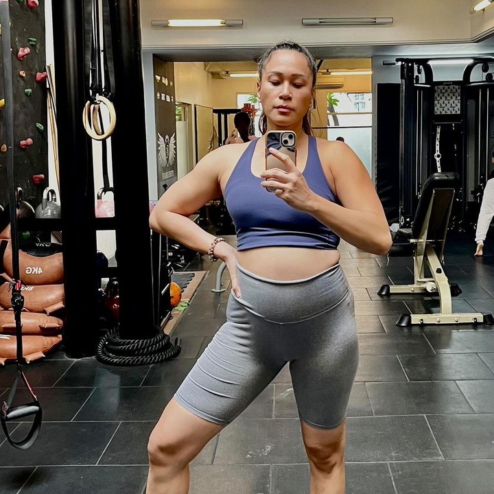 <p>Sejak mengumumkan kehamilannya, Inong Ayu kerap membagikan video rutinitas olahraga yang dilakukannya di media sosial. Perempuan 43 tahun ini melakukan olahraga dengan didampingi oleh instruktur. (Foto: Instagram @inong_ayu)</p>