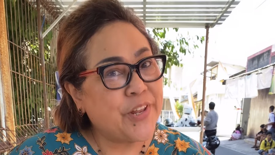 Keseruan Nunung Saat Masak Cumi hingga Jajan Es Kelapa Muda