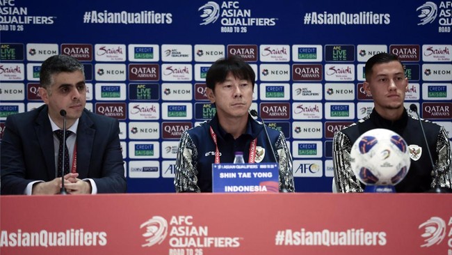 Pidato Jay Idzes di ruang ganti Timnas Indonesia terungkap di media sosial. Kata-kata sang kapten sukses membakar semangat para penggawa Garuda.