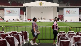 FOTO: Persiapan Misa Suci Paus Fransiskus Besok di GBK