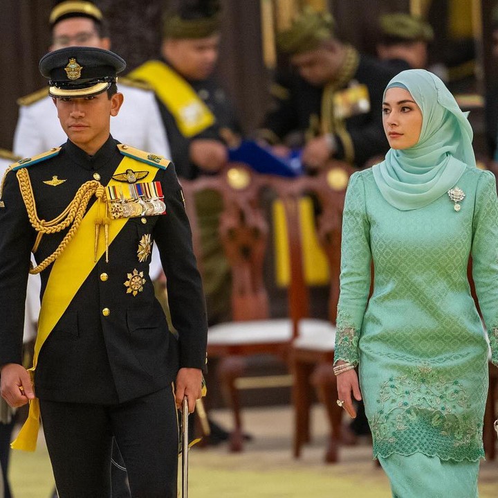 <p>Pangeran Mateen dan Anisha Rosnah menikah pada awal 2024. Pernikahan mereka digelar selama sepuluh hari, dimulai pada Minggu (7/1/2024) sampai Selasa (16/1/2024). (Foto: Instagram @tmski)</p>