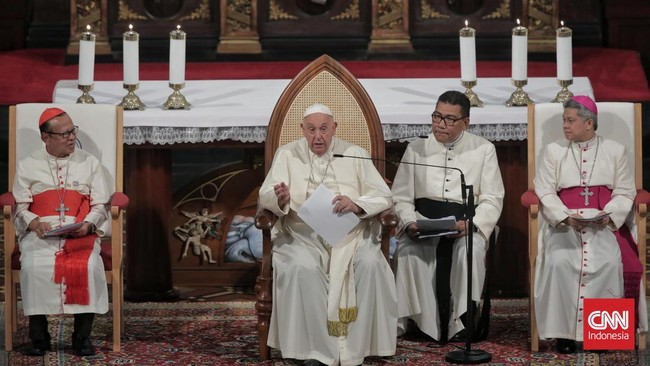 Seorang remaja curhat dengan Kepala Gereja Katolik seluruh dunia Paus Fransiskus soal perundungan hingga pembakaran tempat ibadah.