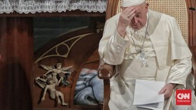 Flippo Sorcinelli, Desainer di Balik Busana-busana Paus Fransiskus