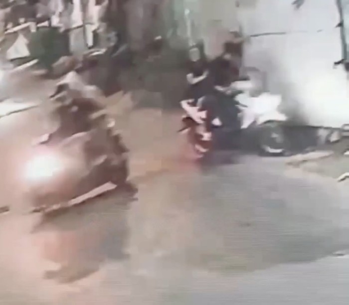 Polisi menangkap penyiram air keras terhadap pria pengemudi sepeda motor di Cengkareng, Jakbar. Pelaku berinisial A masih diperiksa intensif terkait kasus itu. (dok IG @polres_jakbar)