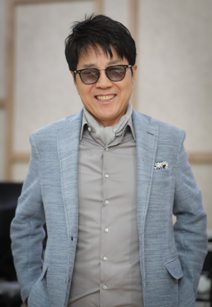 Posisi kedua ditempati oleh Cho Yong Pil, salah satu penyanyi-penulis lagu veteran yang disebut mempunyai pengaruh sangat signifikan di industri musik Korea Selatan. Ia sendiri telah berkarier di dunia musik selama 56 tahun. / Foto: 연합뉴스 (Yonhap News)