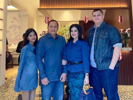 7 Potret Bella Saphira bersama Suami dan Anak Sambung, Si Bungsu Sudah Jadi Gadis Cantik