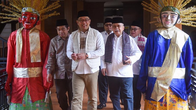 Calon gubernur DKI Ridwan Kamil mengaku bakal mengunjungi sejumlah lokasi, termasuk di Kampung Bayam, untuk memahami persoalan di Jakarta.