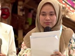 Guru Asal Sulteng Menangis Haru Saat Bertemu Paus Fransiskus di Katedral