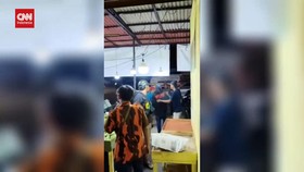 VIDEO: Ormas Serang Toko Buah di Jakbar Kesal Cuma Diberi Rp10 Ribu