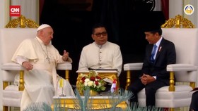 VIDEO: Bincang Santai Paus Fransiskus dengan Jokowi di Teras Istana