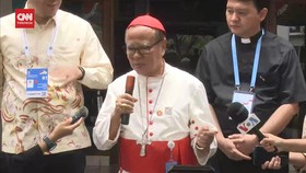 VIDEO: Minta Mobil Perlahan, Uskup Agung: Paus Senang ke Indonesia