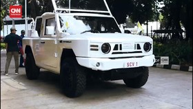VIDEO: Maung MV3 Pindad Diubah Jadi Popemobile Paus Fransiskus