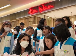 Bisa Ditiru! Wanda Ponika Rayakan Ultah ke-47 Bareng 50 Anak Pejuang Kanker