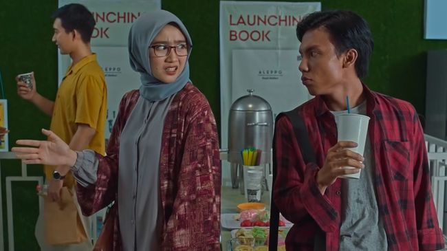 Berikut sinopsis Seni Memahami Kekasih yang menceritakan kisah cinta antara Agus Mulyadi dan Kalis Mardiasih.