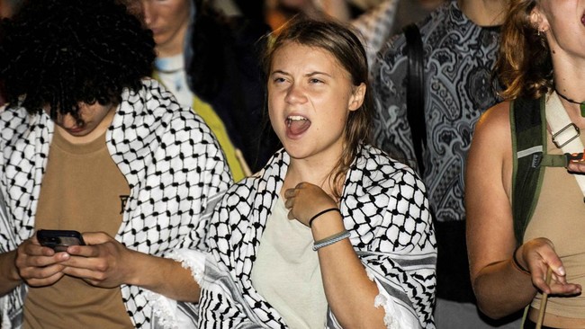 Aktivis Greta Thunberg Berlayar ke Gaza, Bawa Bantuan untuk Palestina Aktivis Greta Thunberg ikut berlayar ke Gaza lewat laut, bawa bantuan kemanusiaan untuk warga Palestina.