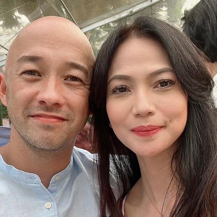 <p>Walau begitu, Kinaryosih kerap membagikan potret-potret kehidupan rumah tangganya di akun Instagram pribadi. Dalam akun tersebut, ada banyak foto kemesraannya dengan sang suami yang dipamerkan. (Foto: Instagram @kinaryosihmoney)<br /><br /><br /></p>