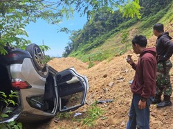 Longsor Timpa 2 Mobil di Jalan Kebun Kopi Parigi Moutong, Ada Korban Luka