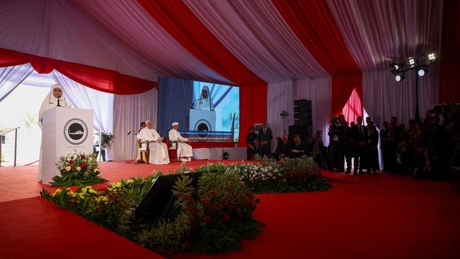 Pertemuan Antaragama yang Mengharukan: Pelafalan Ayat Suci di Masjid Istiqlal