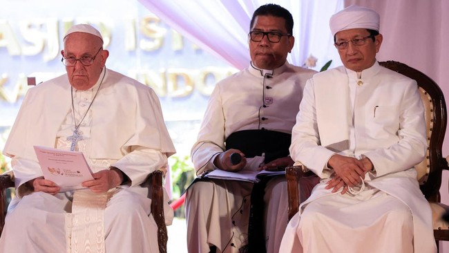 Imam Besar Masjid Istiqlal Nasaruddin Umar mengatakan siapapun bisa masuk Masjid Istiqlal untuk mencari kebaikan.