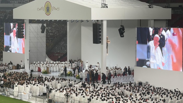 Paus Fransiskus telah selesai memimpin misa akbar di GBK (Yogi/detikcom)