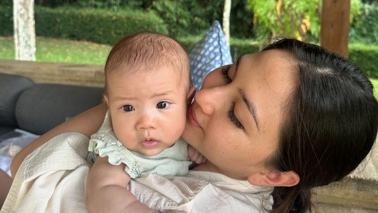 Potret OOTD Kyarra Putri Jessica Mila