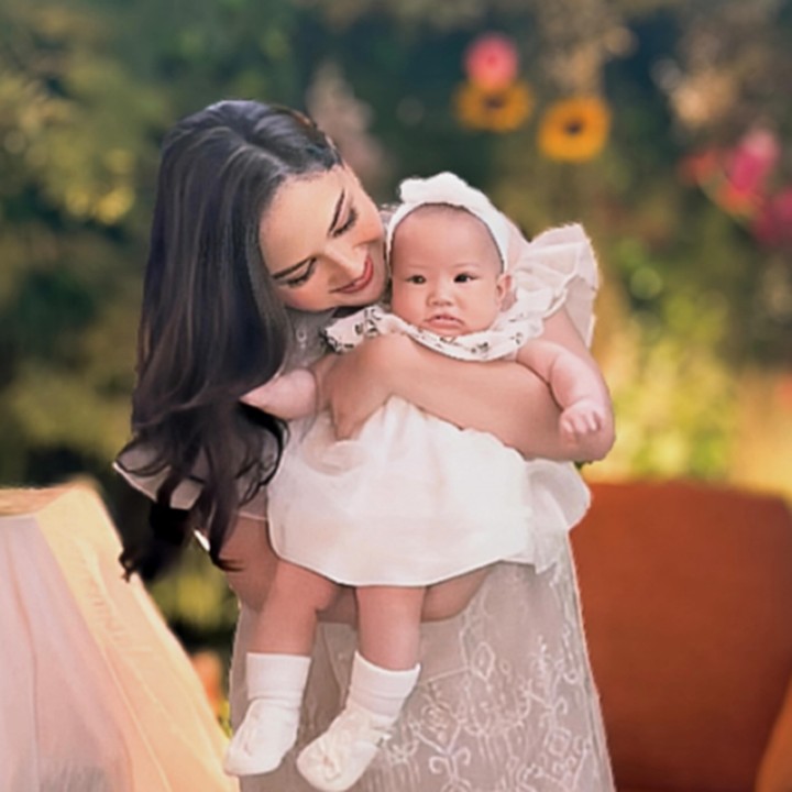 <p>Sejak lahir, sosok Kyarra sudah menarik perhatian netizen. Bayi yang lahir pada 20 Maret 2024 ini memiliki wajah mungil yang cantik dan menggemaskan. (Foto: Instagram: @jscmila)</p>