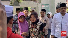Risma-Gus Hans Ziarah ke Makam Sunan Ampel, Minta Doa Restu