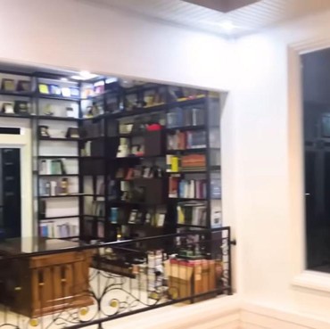 Dulu Tidur di Kasur Lipat, 7 Potret Rumah UAS Usai Renovasi Jadi Megah Ada Balkon