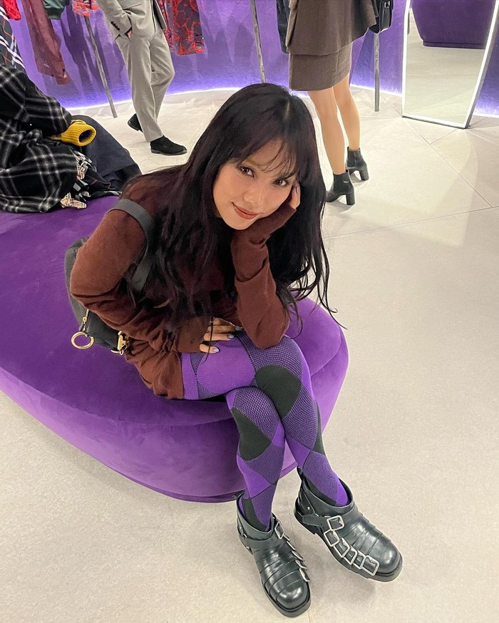 Selanjutnya ada Lee Hyori, salah satu bintang legendaris paling populer di Korea Selatan. Artis Korea berusia 45 tahun ini memulai debut sebagai member Fin.K.L pada 1998 sebelum kemudian debut solo lima tahun kemudian. / Foto: instagram.com/lee_hyolee