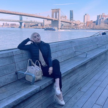 Tinggalkan Suami di Amerika, Ini Alasan Terry Putri Masih di Indonesia