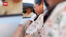 VIDEO: Detik-detik Paus Fransiskus Berkati Seorang Ibu Hamil