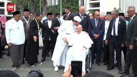 VIDEO: Momen Haru Imam Besar Istiqlal Cium Kening Paus Fransiskus