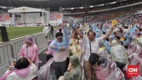 Ribuan Umat dari Sabang-Merauke Mulai Padati GBK Jelang Misa Suci Paus