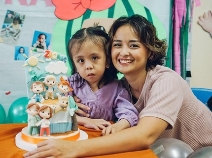 7 Artis yang Melahirkan Prematur dan Kehamilannya Sempat Bermasalah