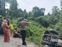 Bus Angkut Siswa TK-SD Terjun ke Jurang di Banggai, 14 Orang Terluka