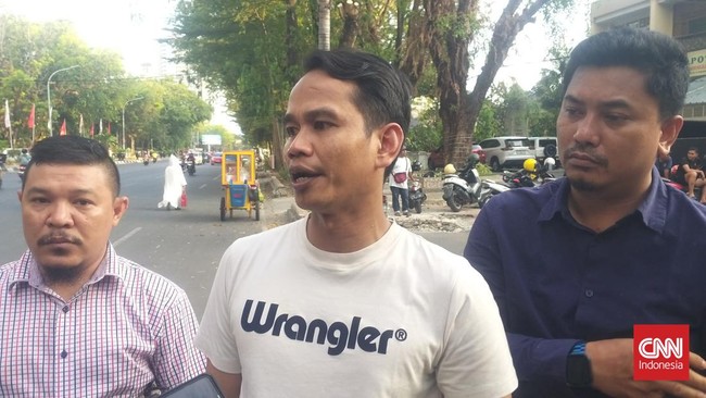 Ketua Bappilu Gerindra Sulsel mengatakan dirinya dan keluarganya meminta perlindungan Pangdam Hasanuddin setelah ada empat anggota TNI yang meneror rumahnya.