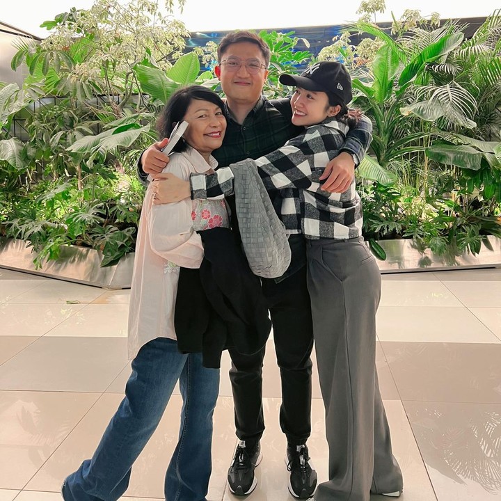 <p>Ia pun mengaku sedih saat akan ditinggal adik satu-satunya ini, Bunda. "Pergi sekolah ke tempat yang jauh dari rumah cuma dua bersaudara, jadi <em>mellow</em> pas ditinggal berasa sepi huhuhu," ungkap Febby. (Foto: Instagram @febbyrastanty)</p>