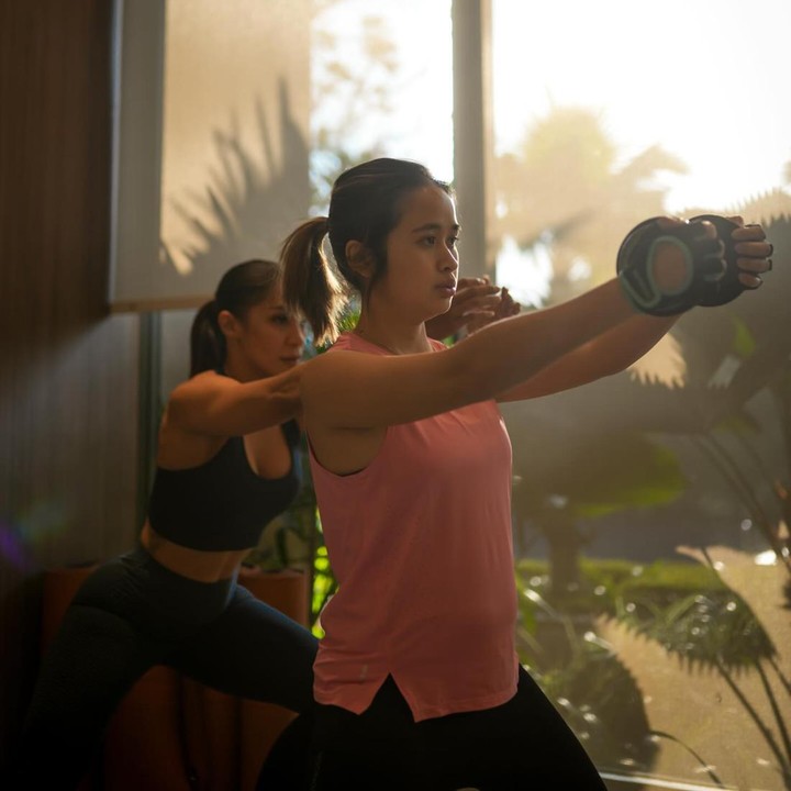 <p>Sedang hamil muda, Gritte Agatha tak hanya bermalas-malasan. Ia menjaga tubuhnya tetap bugar dengan rutin berolahraga. Hal itu sudah ia lakukan sejak kehamilan trimester pertama, Bunda.  (Foto: Instagram @gritteagathaa)</p>